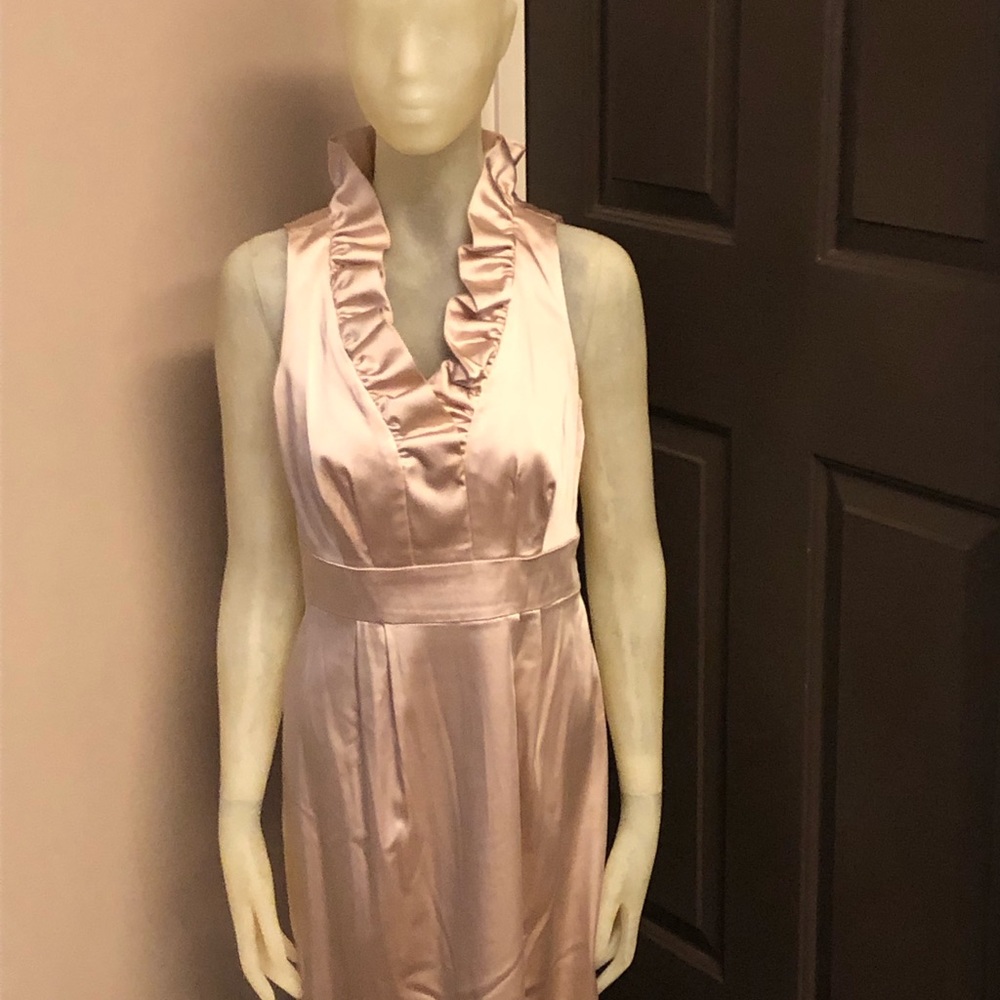 Beautiful Taylor Size 2 Cocktail Dress.  19” pit to pit.